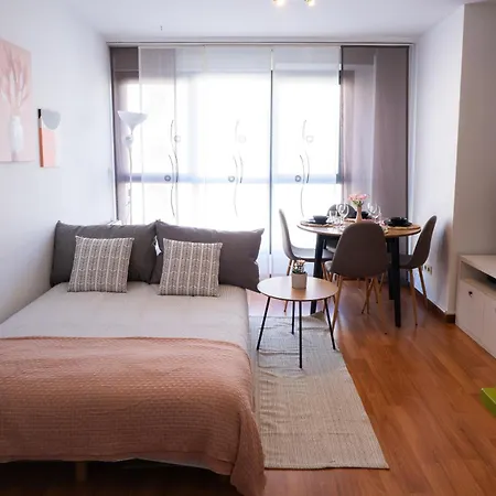 Con Garaje En شقة